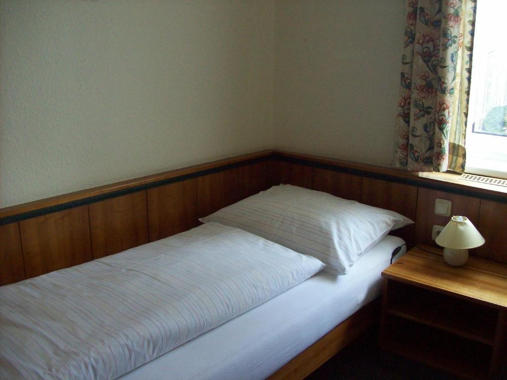 Hubertushof Fromwald Hotel Und Gasthof Bad Fischau Oda fotoğraf
