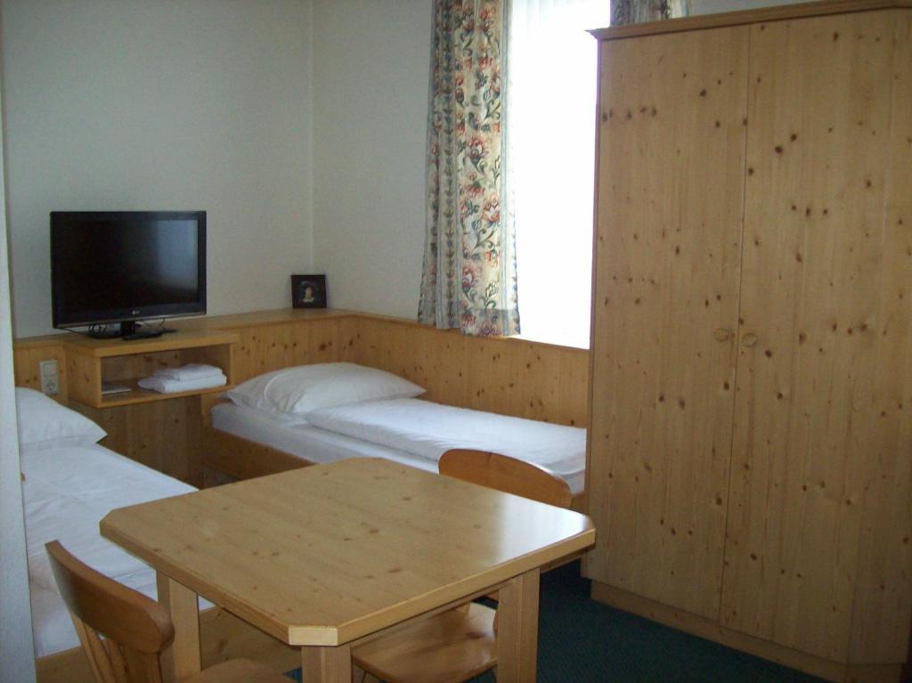 Hubertushof Fromwald Hotel Und Gasthof Bad Fischau Oda fotoğraf