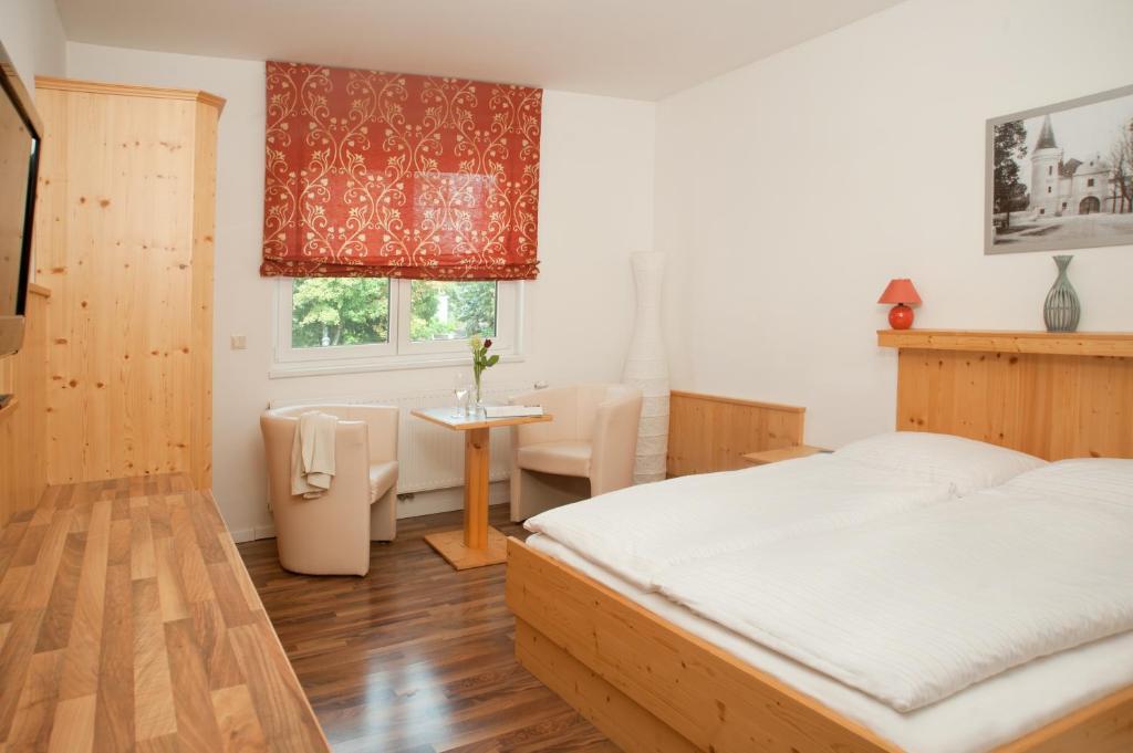 Hubertushof Fromwald Hotel Und Gasthof Bad Fischau Dış mekan fotoğraf