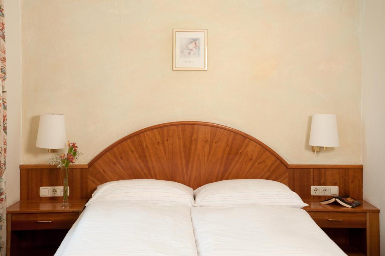 Hubertushof Fromwald Hotel Und Gasthof Bad Fischau Oda fotoğraf